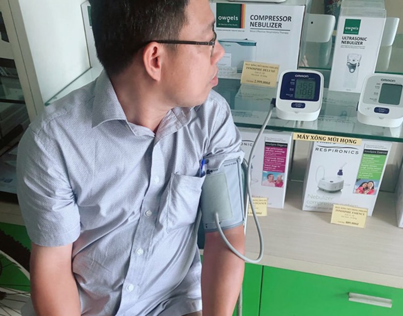 Máy đo huyết áp điện tử bắp tay Omron Hem-8712