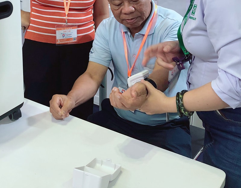 Máy đo huyết áp điện tử cổ tay Boso Medistar +