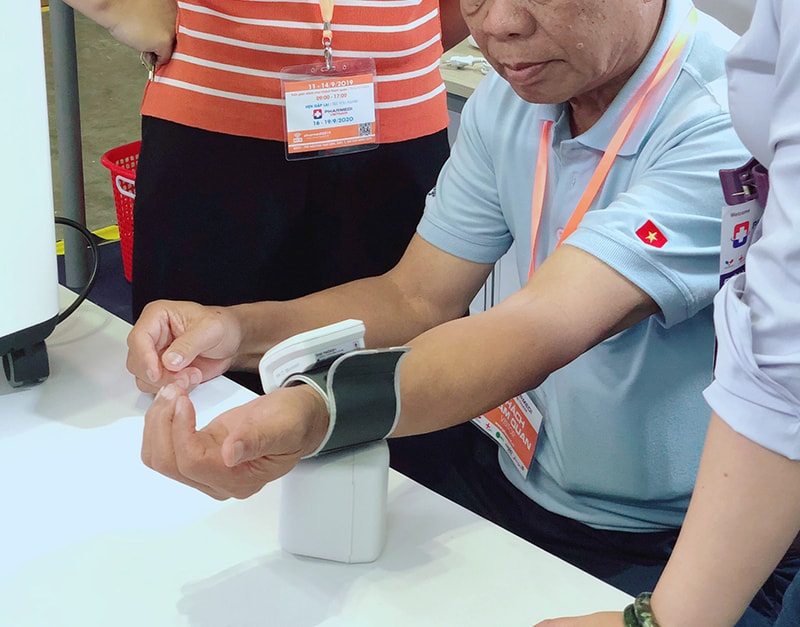 Máy đo huyết áp điện tử cổ tay Boso Medistar +