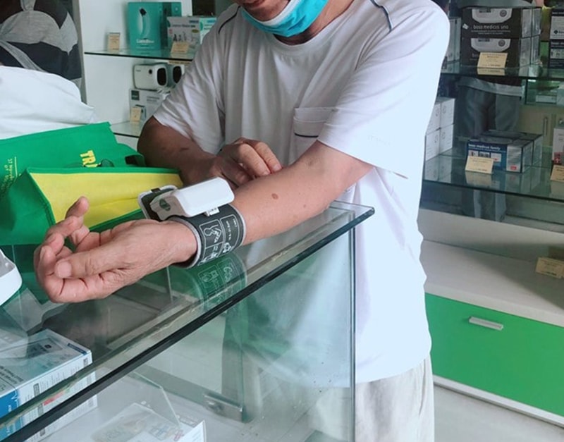 Máy đo huyết áp điện tử cổ tay Boso Medistar +