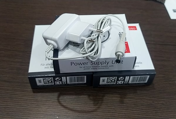 Adaptor đi kèm theo máy