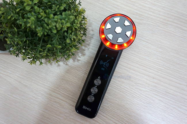 Máy massage mặt nóng lạnh công nghệ Nhật Bản Bimix BM10 có thiết kế nhỏ gọn