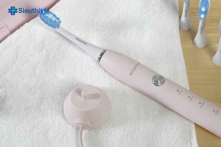 Thường xuyên vệ sinh bàn chải điện