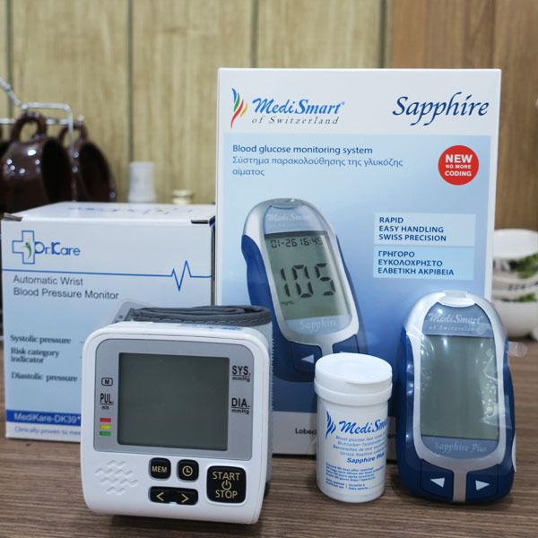 Combo Máy đo đường huyết Sapphire Plus - Máy đo huyết áp MediKare DK39+